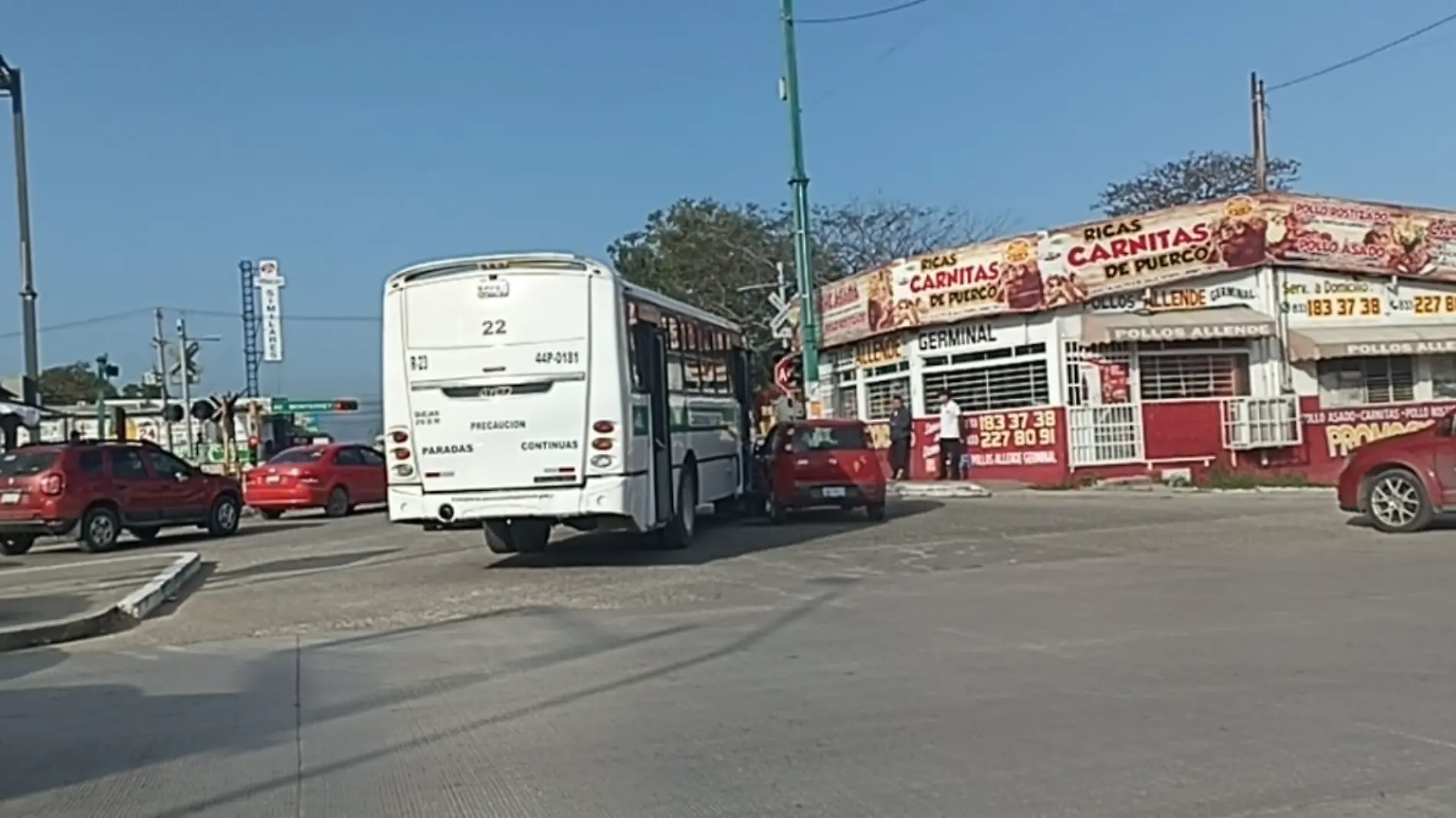 Percance en el crucero de Germinal genera congestionamiento vial